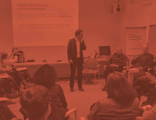 Dr. Kim-Oliver Tietze im Dialog mit Teilnehmenden